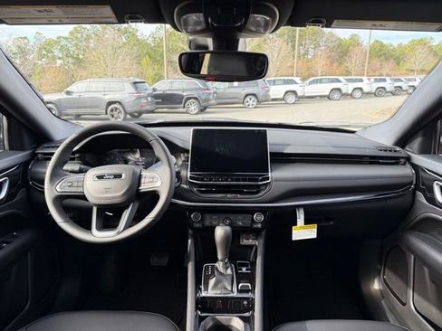 New 2026 Jeep Compass Latitude image 17