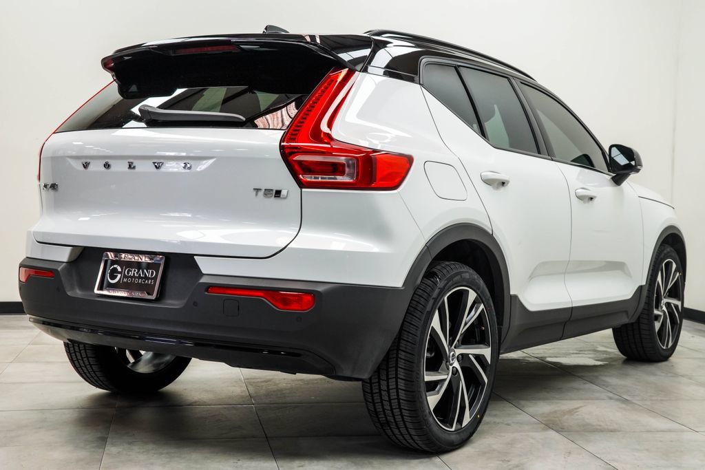 Used 2021 Volvo XC40 T5 R-Design w/ Protection Package Premier AWD/4WD image 13
