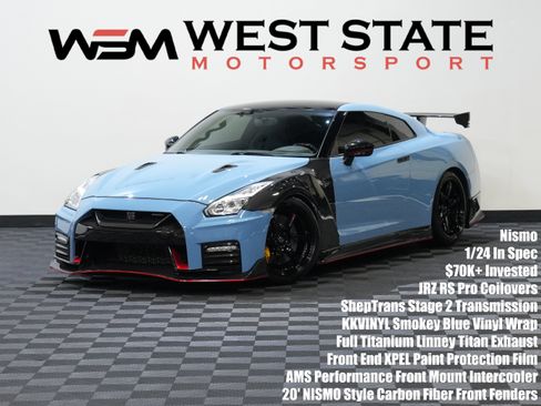 Used 2017 Nissan GT-R NISMO AWD/4WD image 1