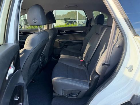 Used 2020 Kia Sorento LX AWD/4WD image 12