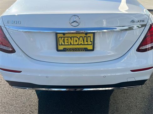 Used 2017 Mercedes-Benz E 300 4MATIC image 19