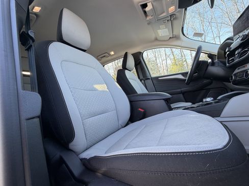 Used 2025 Ford Escape Active w/ Cold Weather Package image 33