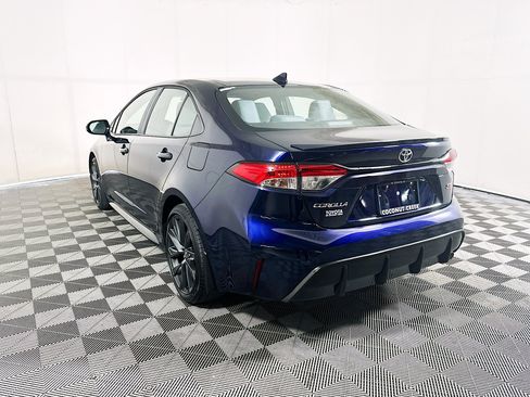 Used 2025 Toyota Corolla SE FWD image 5