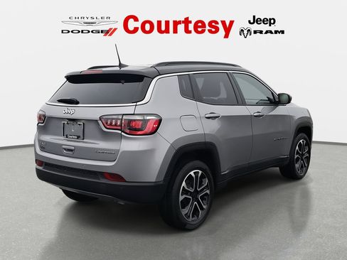 Used 2024 Jeep Compass Limited image 5