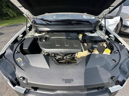 Used 2019 Jeep Cherokee Trailhawk AWD/4WD image 7