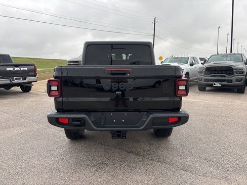 New 2025 Jeep Gladiator Willys image 4