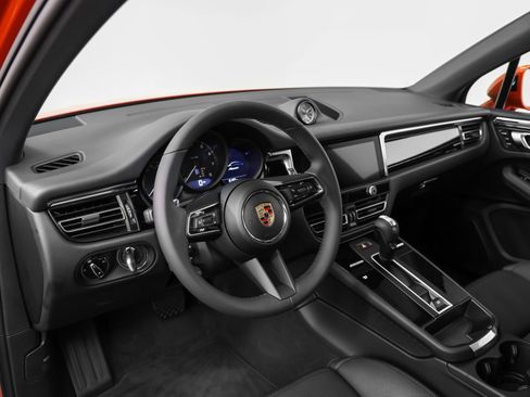 Certified 2025 Porsche Macan image 43
