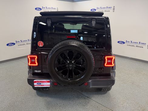 Used 2025 Jeep Wrangler Unlimited Sahara w/ Safety Group AWD/4WD image 33
