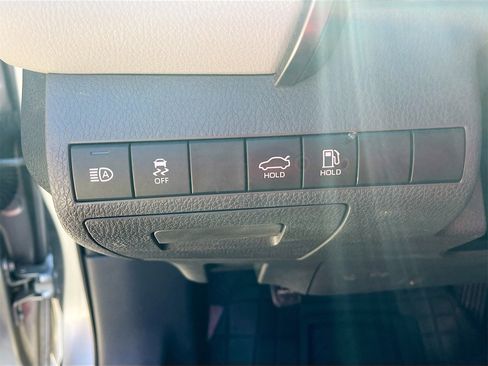 Used 2019 Toyota Camry LE image 10