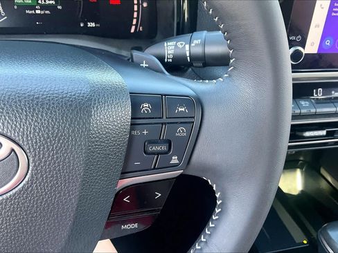 Used 2025 Toyota Camry SE w/ Convenience Package FWD image 24