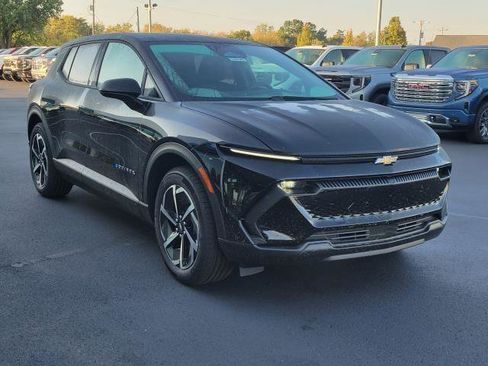 New 2026 Chevrolet Equinox EV LT image 2