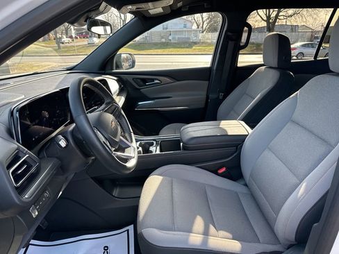 Used 2025 Chevrolet Traverse LT image 22