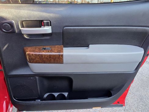 Used 2010 Toyota Tundra Limited image 40