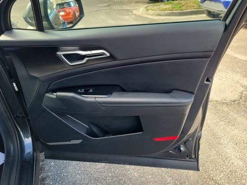 Used 2025 Kia Sportage EX image 37