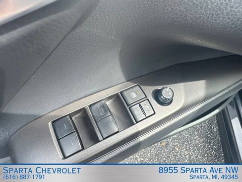 Used 2024 Toyota Camry SE FWD image 11
