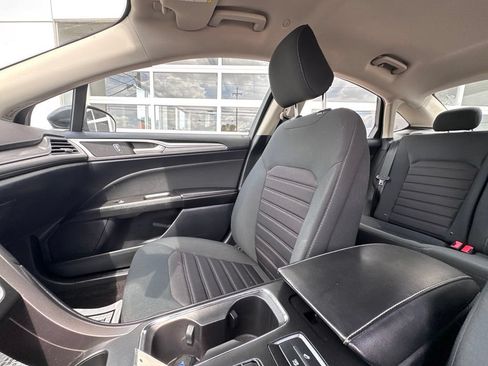 Used 2020 Ford Fusion SE FWD image 28