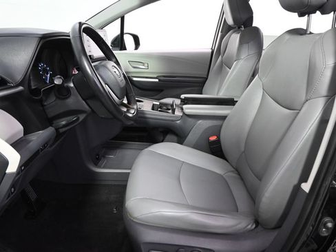 Used 2021 Toyota Sienna XLE w/ XLE Plus Package AWD/4WD image 13