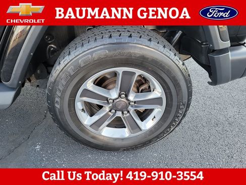 Used 2018 Jeep Wrangler Unlimited Sahara AWD/4WD image 25