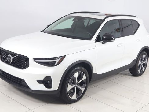 Used 2026 Volvo XC40 B5 Plus AWD/4WD image 22