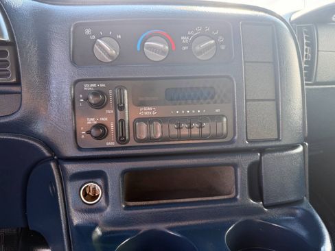 Used 2000 GMC Safari RWD image 21