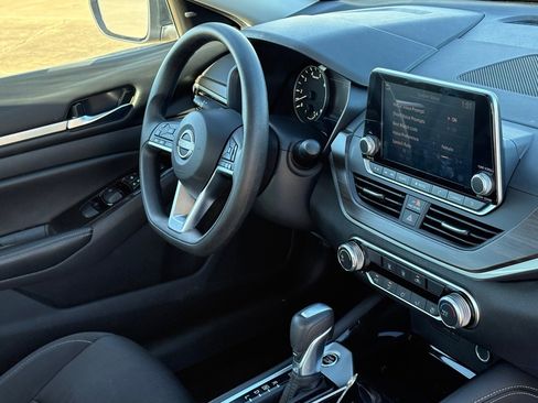 Certified 2023 Nissan Altima 2.5 SV image 30