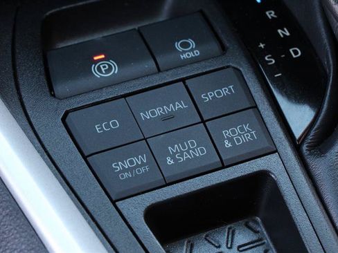 Used 2022 Toyota RAV4 LE w/ Carpet Mat Package (TMS) AWD/4WD image 34
