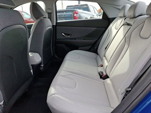 Used 2023 Hyundai Elantra Limited image 10