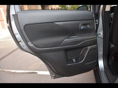 Used 2016 Mitsubishi Outlander SE FWD image 20