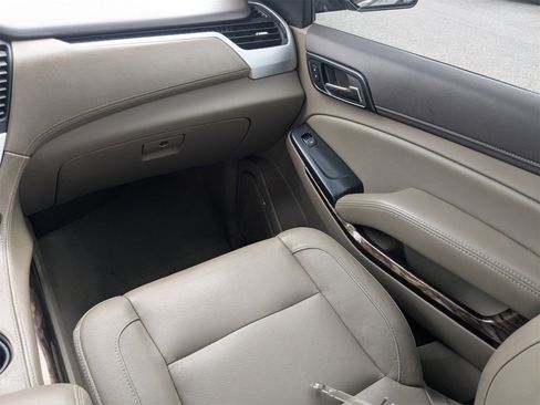 Used 2020 GMC Yukon XL SLT w/ HD Trailering Package image 19