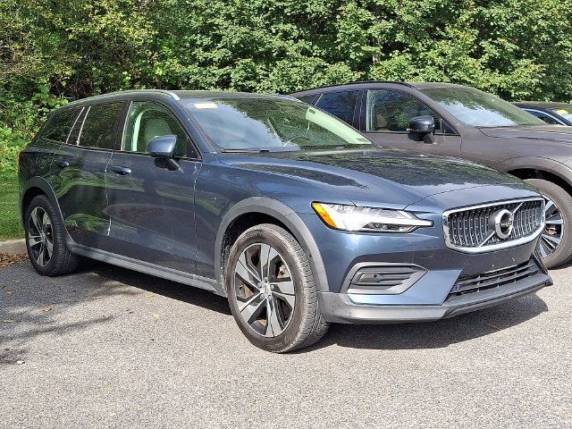 Used 2020 Volvo V60 T5 Cross Country AWD/4WD image 1