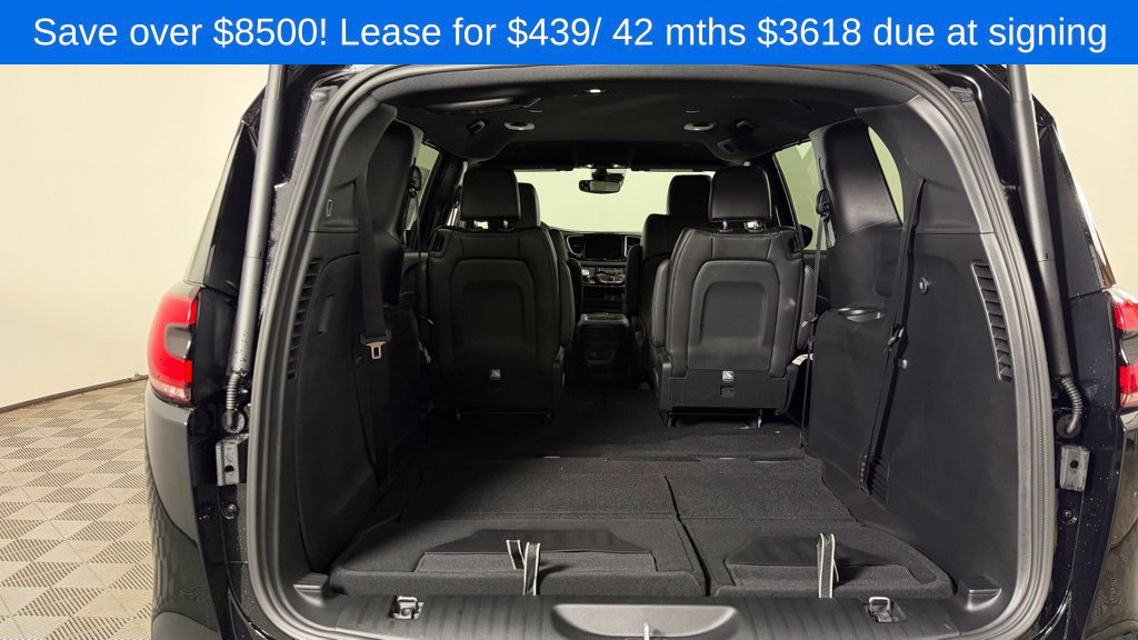 New 2027 Chrysler Pacifica Select FWD image 11