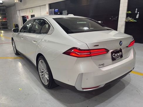 Used 2025 BMW 530i xDrive AWD/4WD image 6