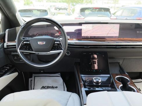New 2026 Cadillac Escalade ESV Platinum Luxury w/ LPO, Floor Liner Package AWD/4WD image 22