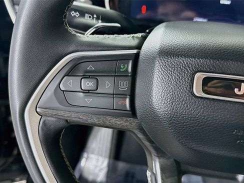 Used 2023 Jeep Grand Cherokee L Limited w/ Luxury Tech Group II AWD/4WD image 23