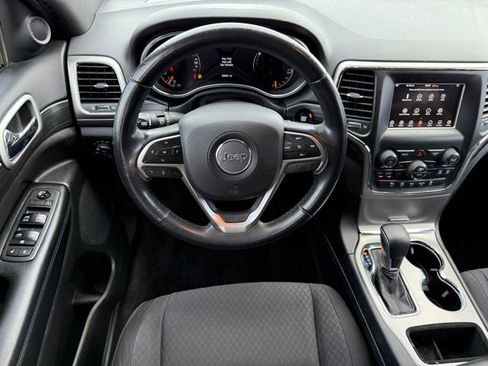 Used 2019 Jeep Grand Cherokee Laredo image 30