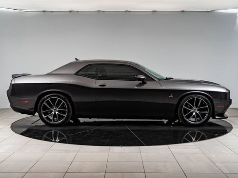 Used 2017 Dodge Challenger R/T Scat Pack w/ Leather Interior Group RWD image 11