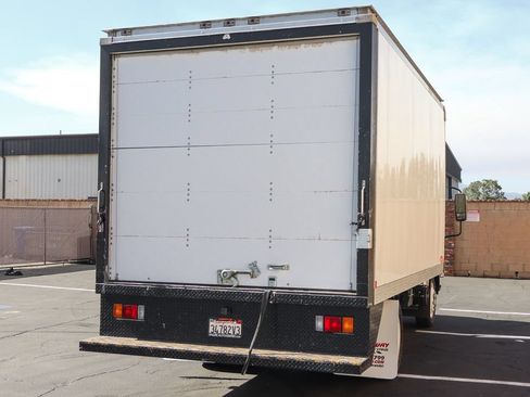 Used 2024 Isuzu NPR RWD image 9