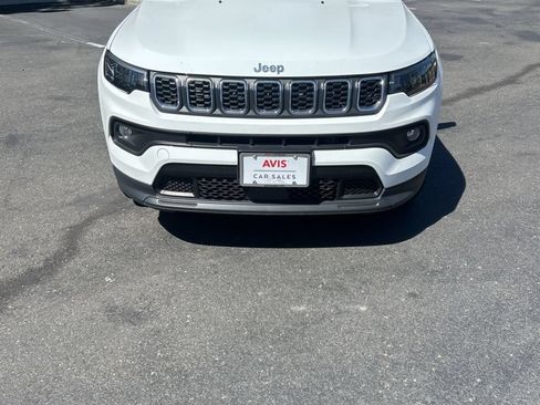 Used 2025 Jeep Compass Latitude w/ Sun & Sound Group AWD/4WD image 2