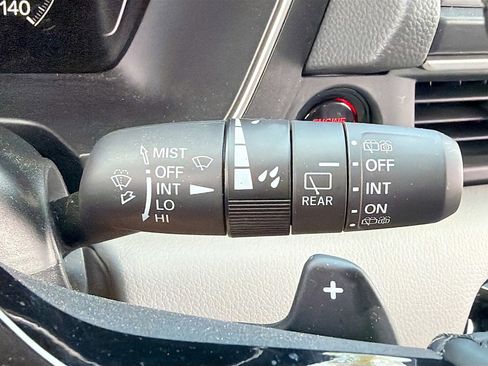 Used 2025 Honda Pilot EX-L image 18