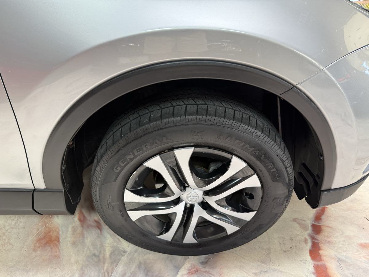 Used 2018 Toyota RAV4 LE w/ All Weather Liner Package AWD/4WD image 37