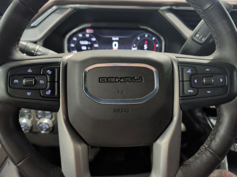 Used 2025 GMC Sierra 2500 Denali w/ Denali Reserve Package AWD/4WD image 9