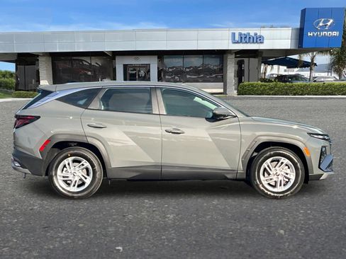 New 2026 Hyundai Tucson SE image 8