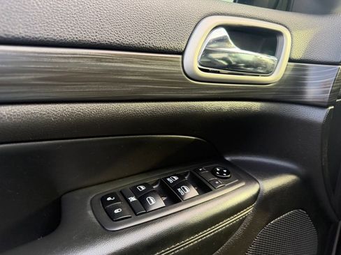 Used 2019 Jeep Grand Cherokee Altitude AWD/4WD image 26