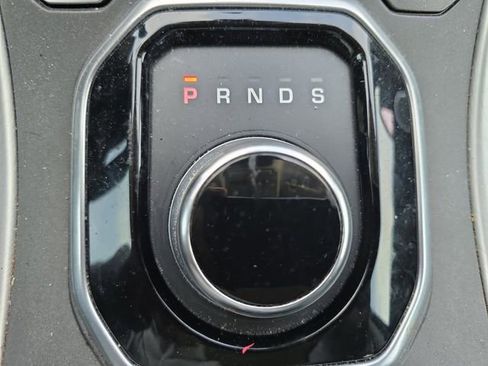 Used 2017 Land Rover Range Rover Evoque SE Premium image 28