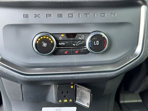 New 2025 Ford Expedition Platinum w/ Stealth Performance Package image 37