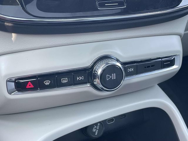 Certified 2023 Volvo XC40 B5 Ultimate w/ Protection Package Premier AWD/4WD image 28