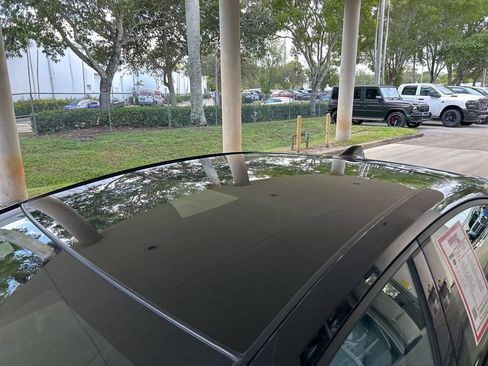 Used 2023 Toyota Prius Limited image 14