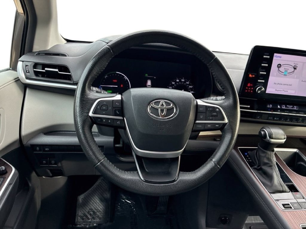 Used 2024 Toyota Sienna XLE FWD image 17