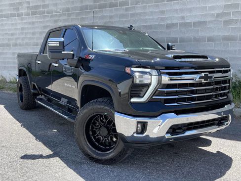 Used 2025 Chevrolet Silverado 3500 LTZ w/ LTZ Plus Package AWD/4WD image 2