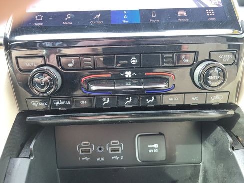 Used 2024 Jeep Grand Cherokee L Limited image 24